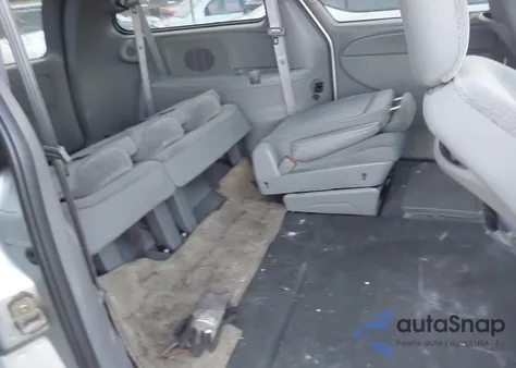 2005 Chrysler Town & Country Lx from USA, damaged, VIN 2C4GP44R15R130313